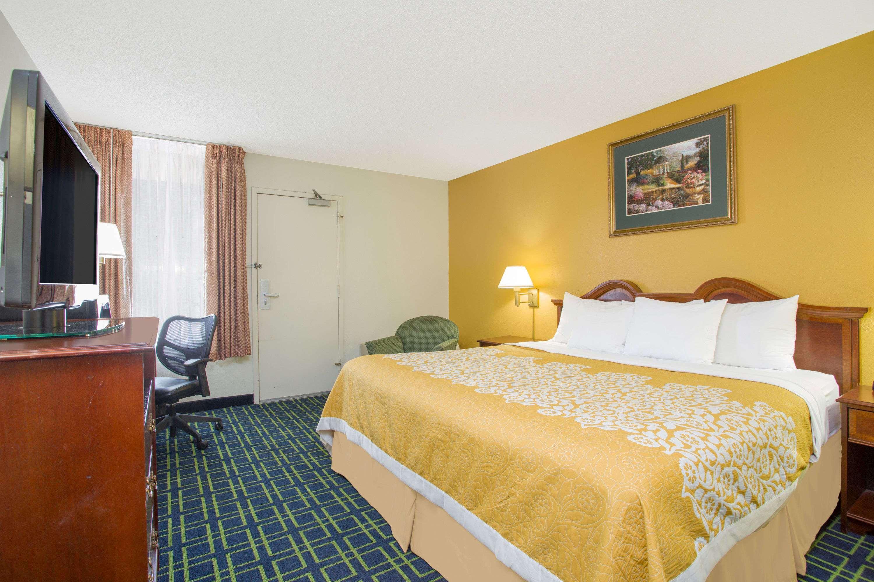 Days Inn By Wyndham Greenville Exterior foto